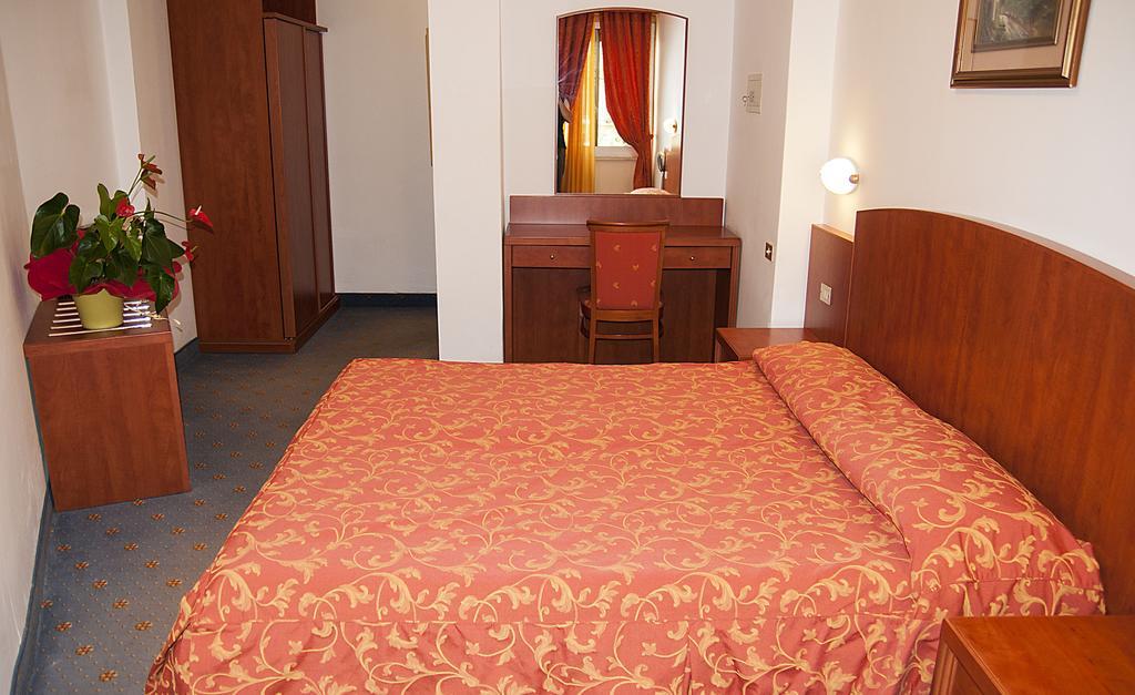 Hotel Garden Limone sul Garda Værelse billede