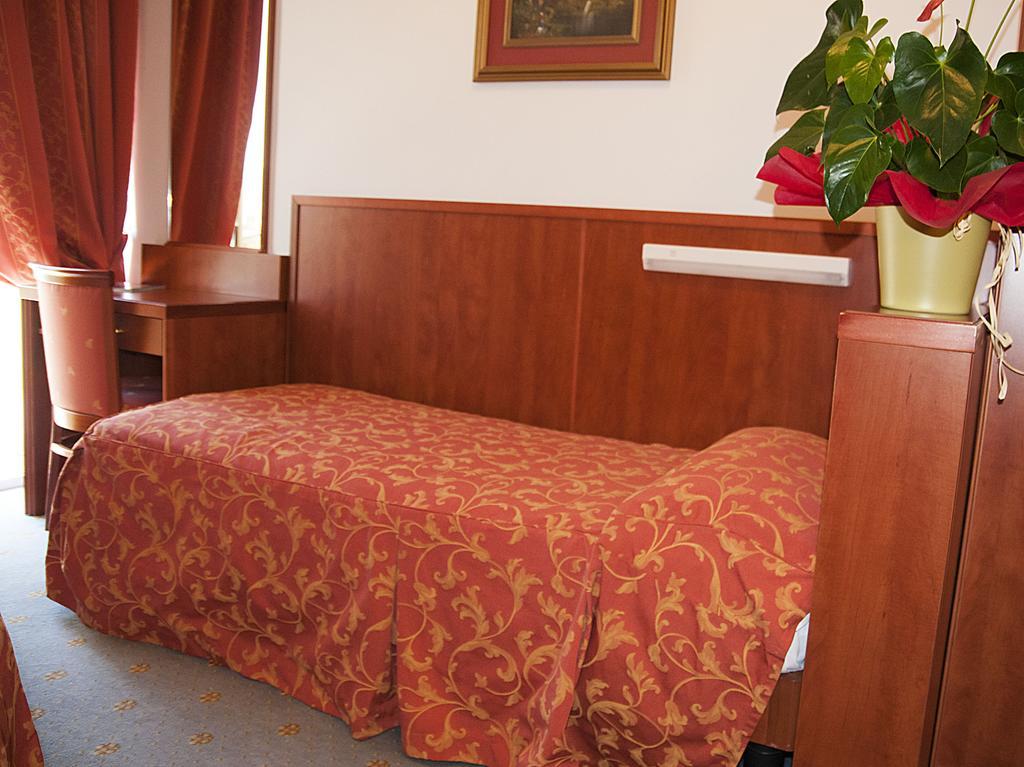 Hotel Garden Limone sul Garda Værelse billede