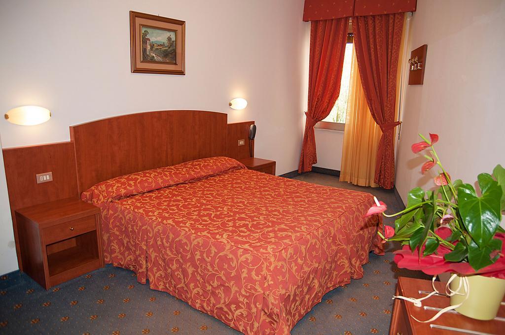 Hotel Garden Limone sul Garda Værelse billede